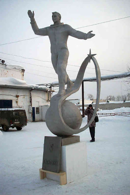 statuia lui yuri gagarin de la londra