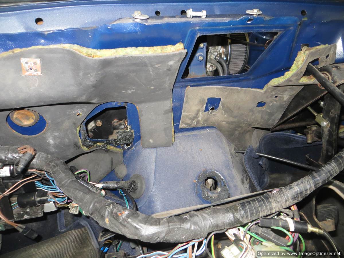 Russ's TR7 blog: 20th June 2016 - Heater matrix leak