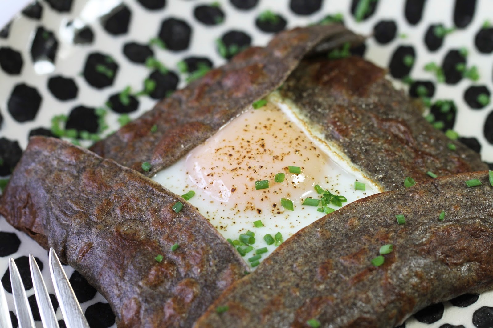 Buckwheat Crêpes with Ham, Cheese and Egg Ever Open Sauce