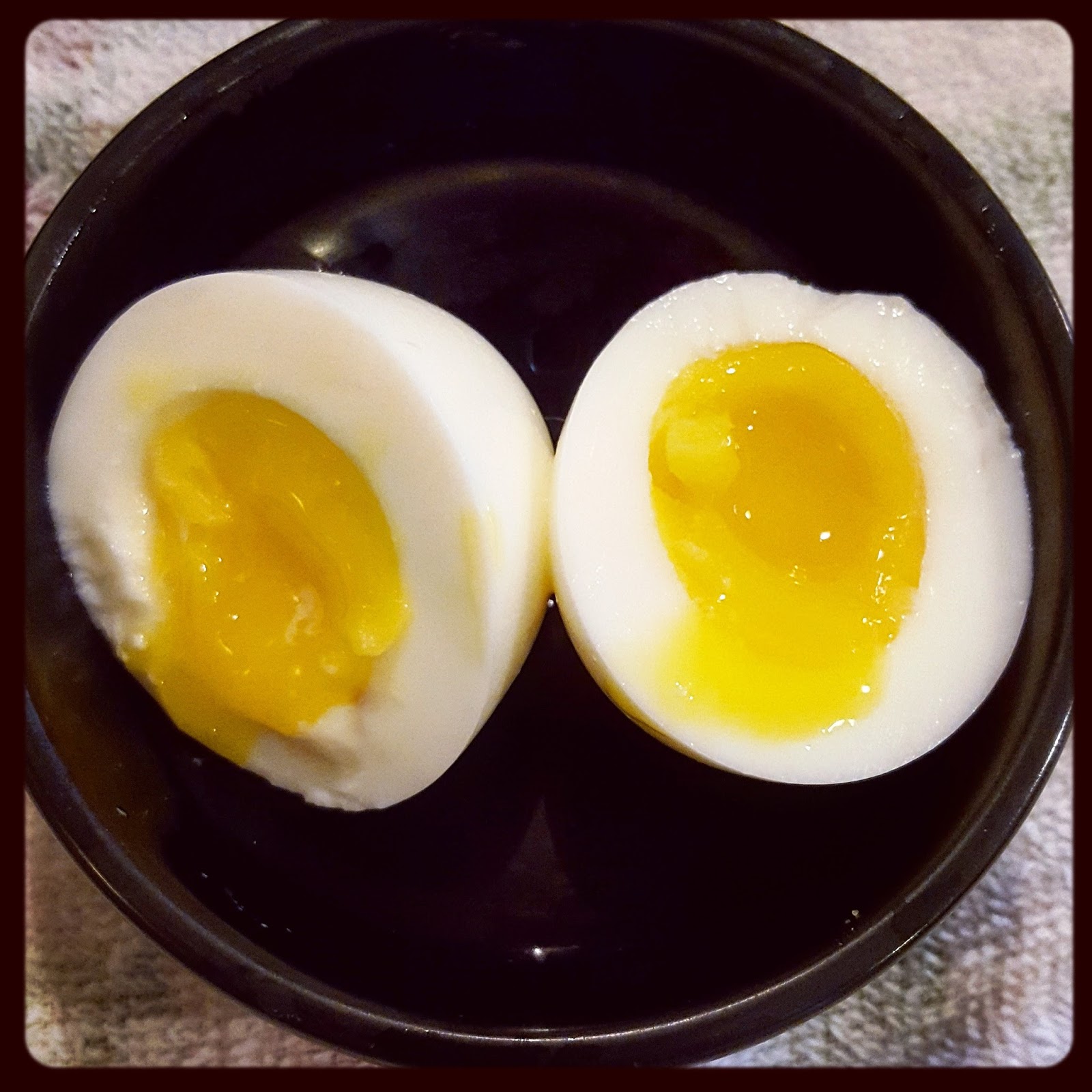 Пашот сколько минут. Soft boiled Egg группа. Яйцо пашот. Пашот и всмятку. Яйцо пашот в разрезе.