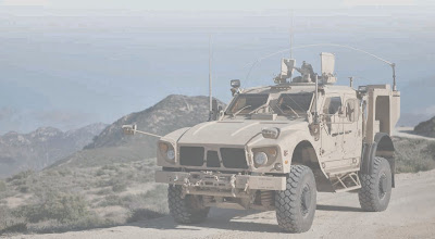 Военный автомобиль, оснащенный средствами связи
