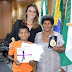 MENINO QUE ALFABETIZOU A MÃE RECEBE HOMENAGEM DA CÂMARA MUNICIPAL