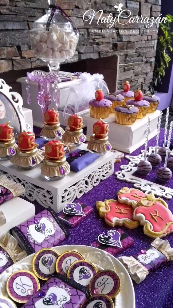 Decoração Festa Descendentes mesa bolo docinhos descendants