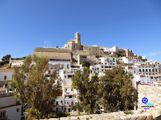 IBIZA - EIVISSA - Dalt Vila con la Catedral en la cima de la acrópolis