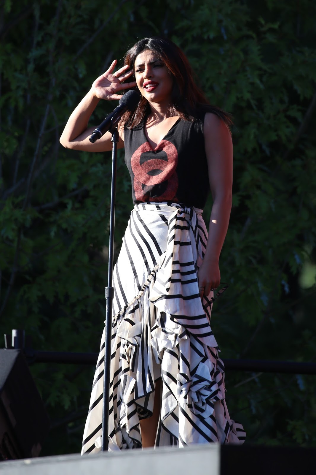 Priyanka Chopra Looks Gorgeous As She Speaks Onstage at Global Citizen Festival 2016 at Central Park in New York City