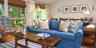 sala con sofá azul