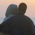 ما حكم القبلة والمعاشرة والمعانقة في نهار رمضان؟ إليكم الحكم ..