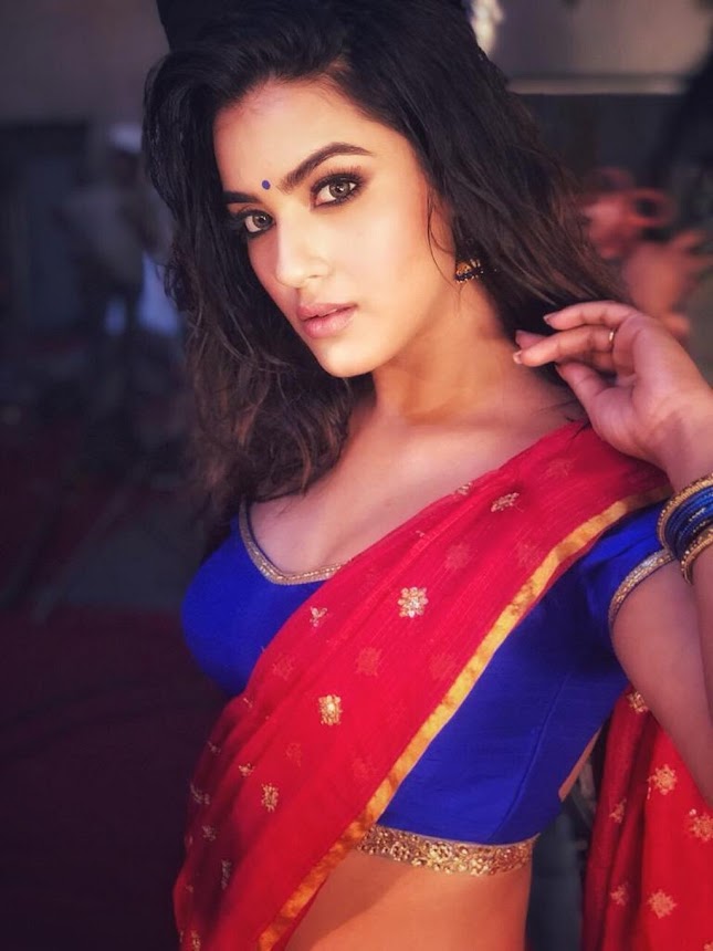 Kavya Thapar stills at Kohinoor ad