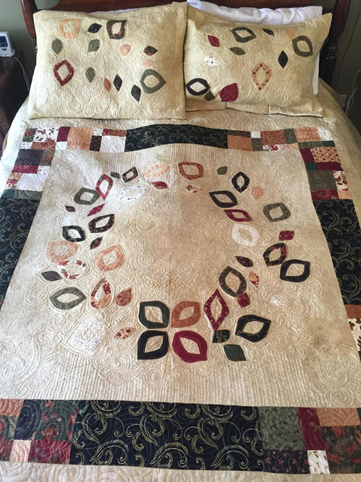 Quilting Land Laurel Wreath Quilt