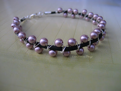 Perlenarmband mit Lederband