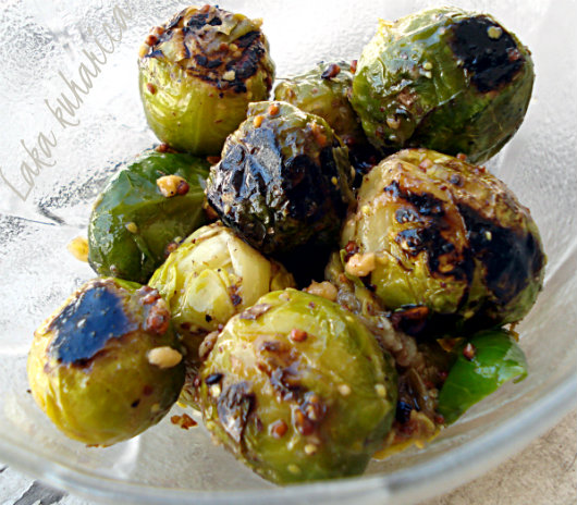 Crunchy Brussels sprouts by Laka kuharica: aromatic and healthy side-dish.