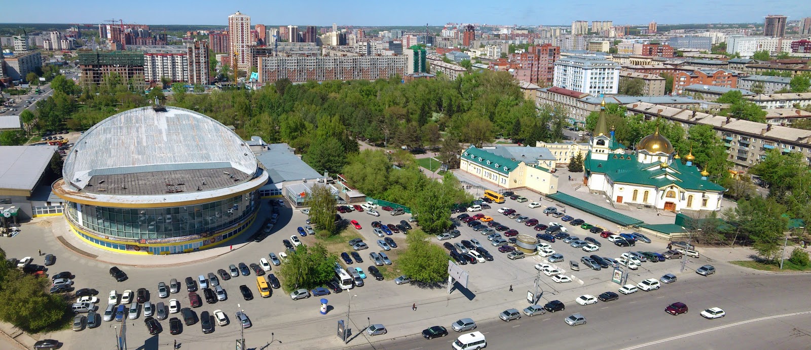 Цирк, Нарымский сквер и собор Панорама Новосибирска с высоты