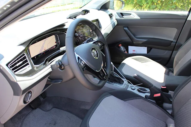 VW Virtus (Polo Sedan) TSI Automático - interior - painel digital