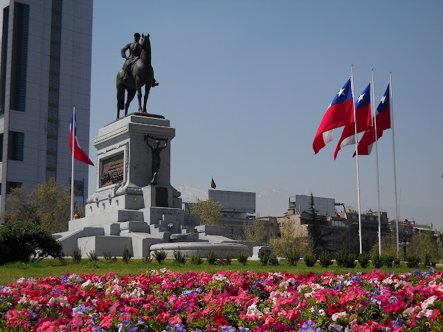 Monumento al General Baquedano, Santiago de Chile. Monument to General Baquedano in Santiago, Chile.