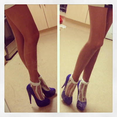 high-heels--frilly-socks-legs
