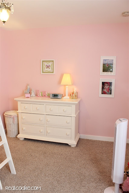 Things are a Moving - Girls Bedroom Ideas from www.realcoake.com