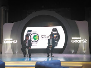 Pak Seto Anggori dan pak Gregory Auhusta selaku Product Marketing Manager Samsung