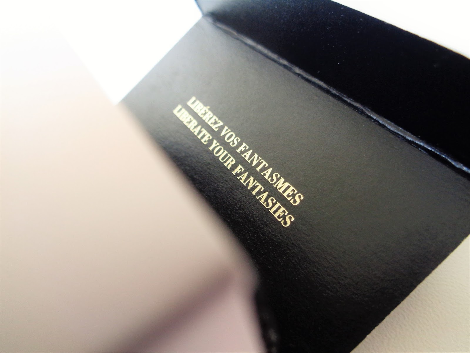 PERFUME L EXTASE NINA RICCI Beleza Em Cachos