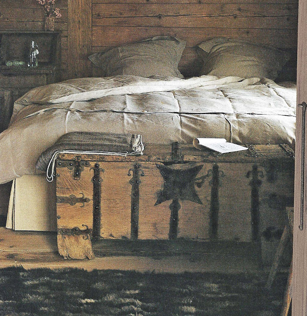 Côte Est Dec-Fev 2001-2002, Chalet Bedroom as seen on linenandlavender.net