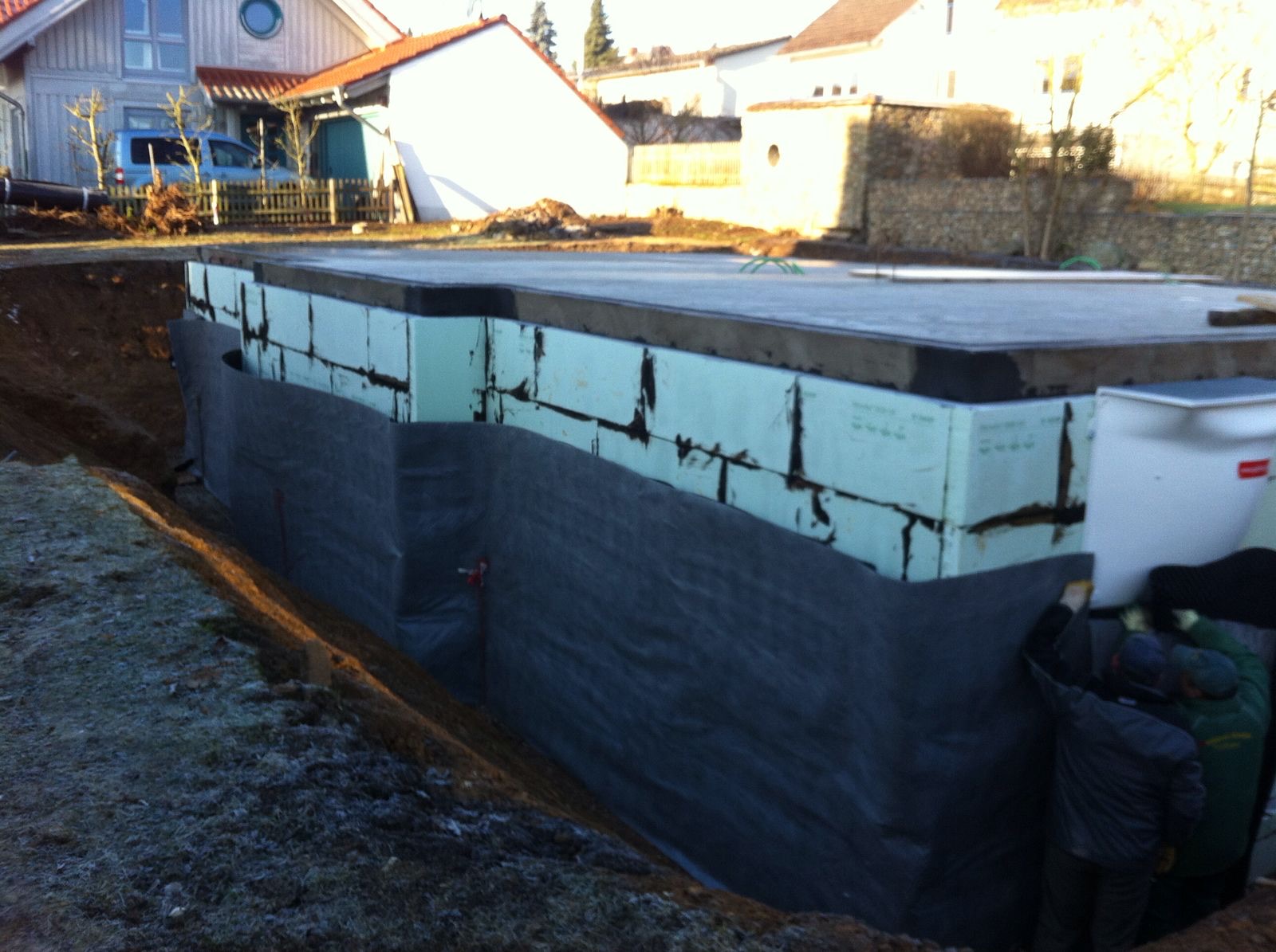 Unser Bautagebuch mit Kern-Haus: Dämmung der Kellerwände und Verfüllen