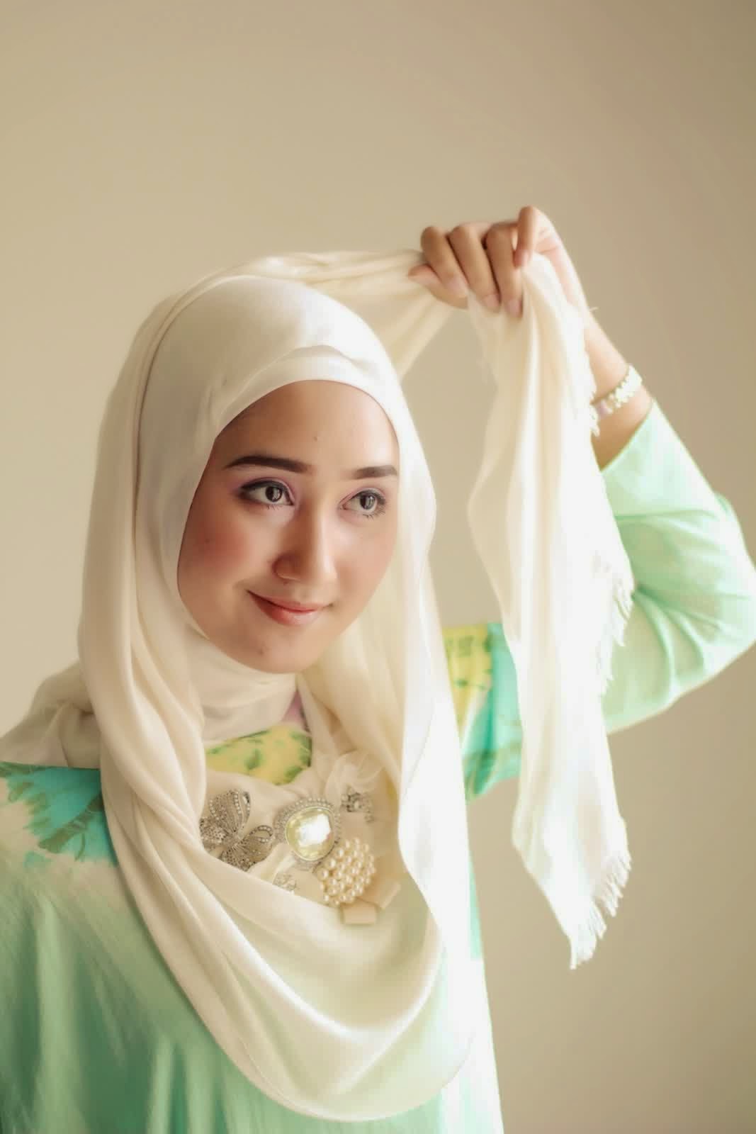Ikuti Tutorial Instan Hijab Terbaru Dian Pelangi Kebaya 