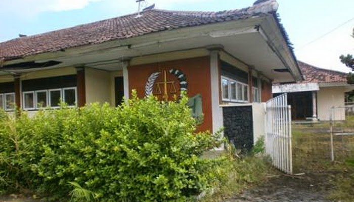 Bekas Kantor Kejaksaan Negeri Negara Terbengkalai