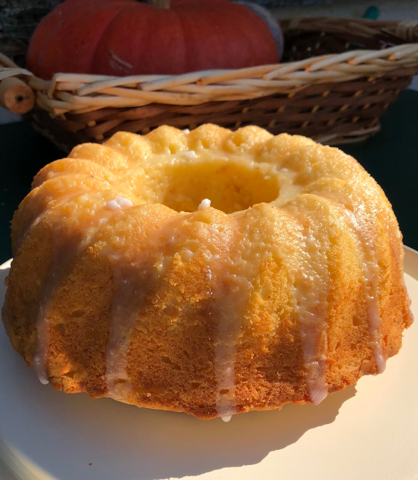 views-by-A: Saftiger Joghurt-Zitronenkuchen