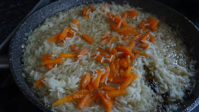 jaggery-and-carrot-rice-carrots-spices-cooking