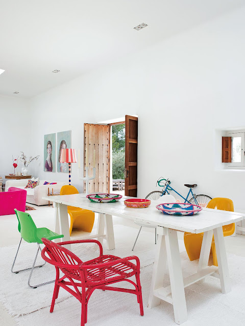 A SUMMER HOME WITH COLORFUL ACCENTS IN IBIZA