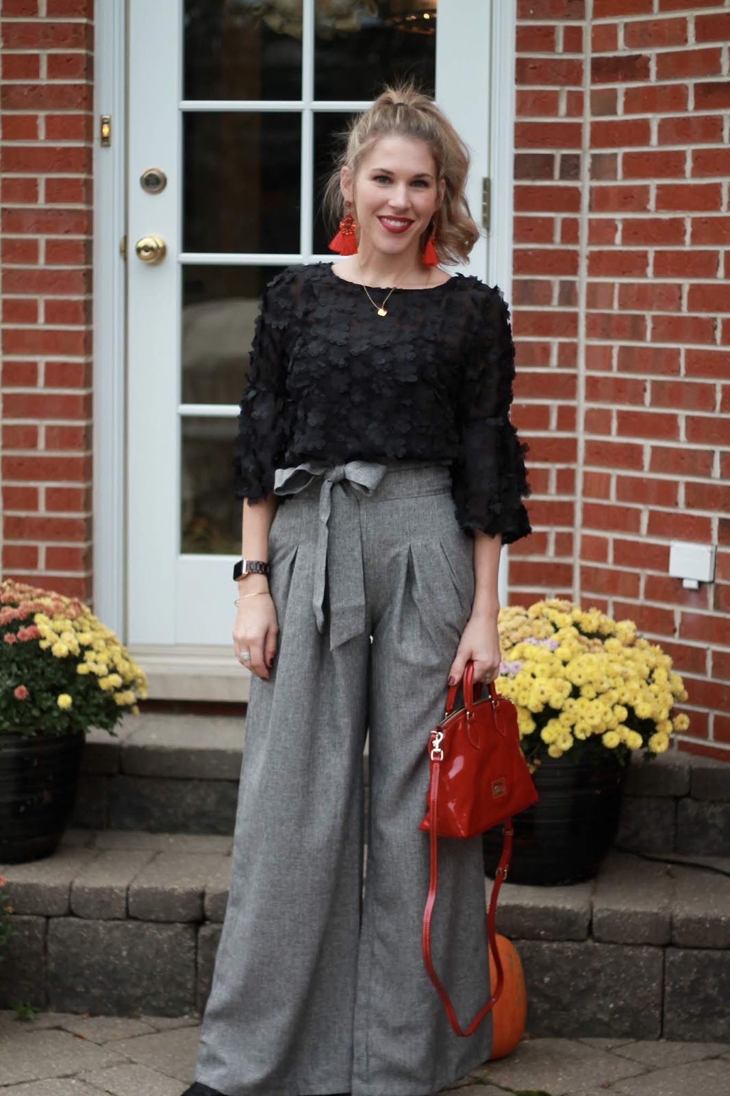 35 Perfect Outfits with Black Pants to Wear Year Round - Be So You