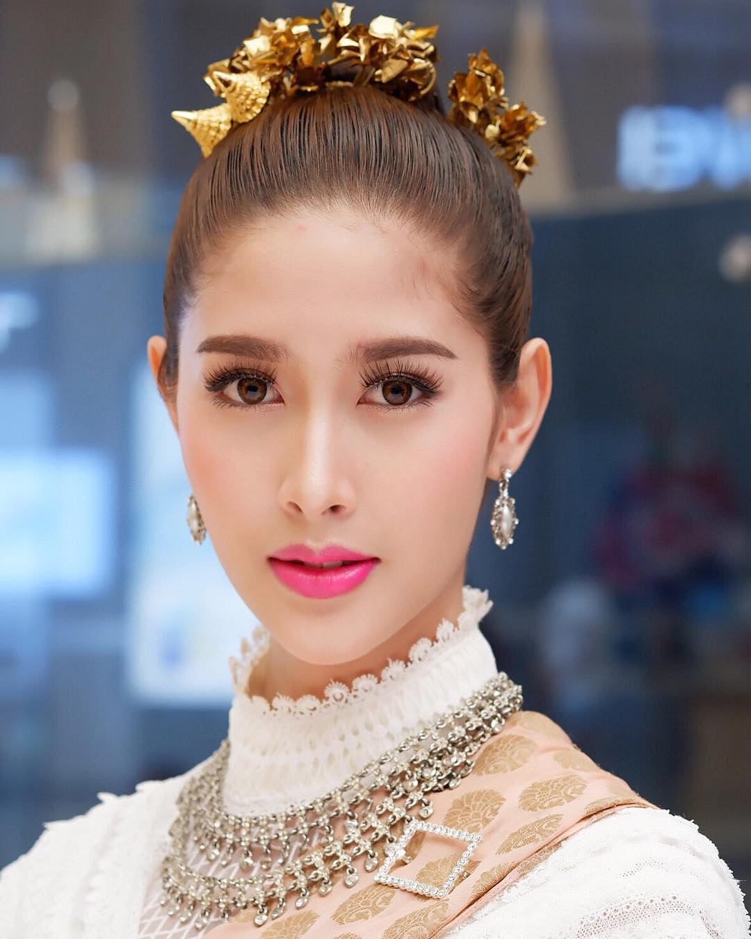 Rock Kwanlada Most Beautiful Thai Trans Woman in Traditional Dress