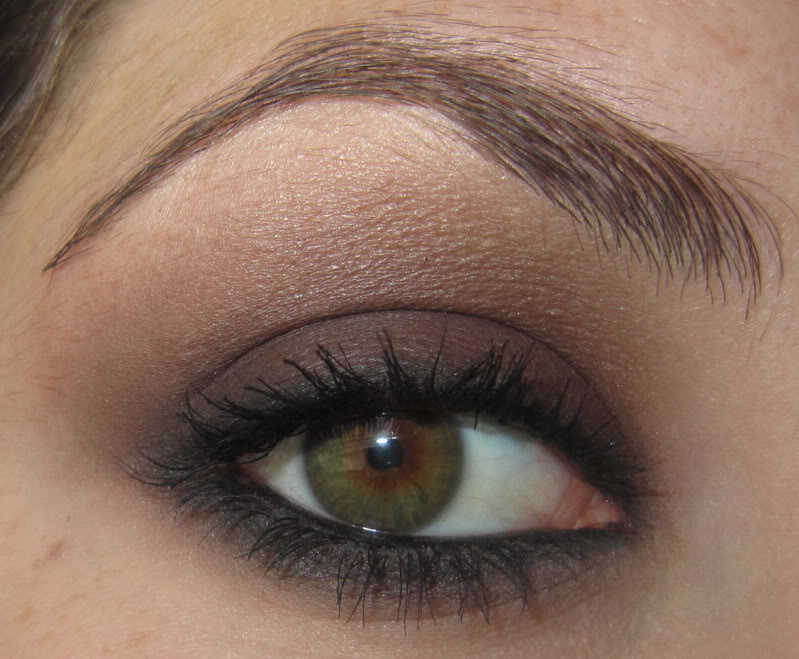 Makeupholic.es: MAQUILLAJE DE OJOS PASO A PASO: OJOS AHUMADOS EN MARRÓN