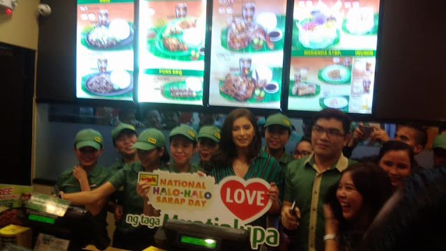 These Moments That Angel Locsin Shared With Her Fans, Showed How Accommodating And Nice She Really Is! These Moments That Angel Locsin Shared With Her Fans, Showed How Accommodating And Nice She Really Is!