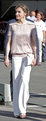Top Adolfo Dominguez / pantalon Hugo Boss / pochette Uterque