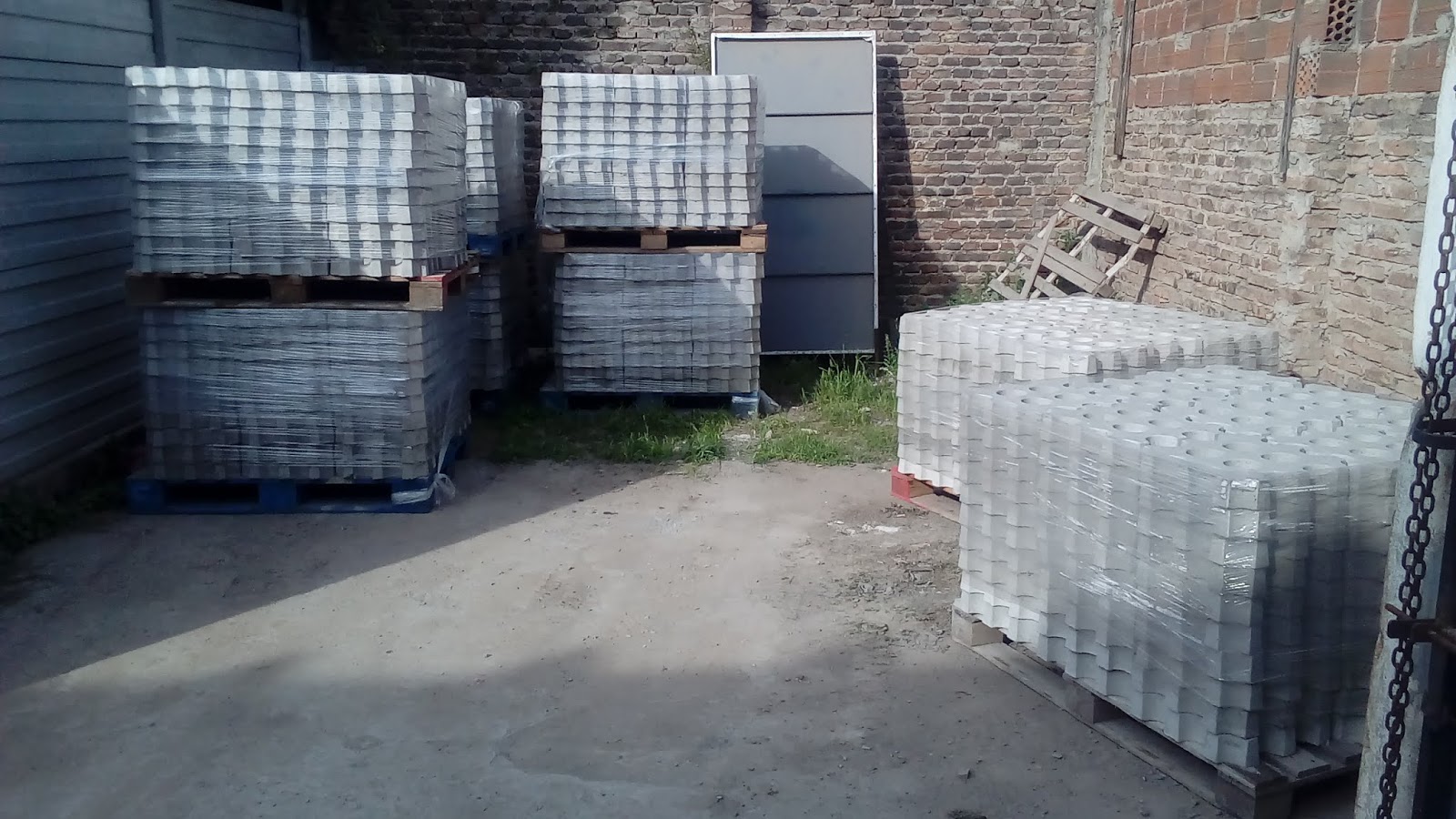 Premoldeados VIGAIN S.A.: Bloques de hormigón para césped.