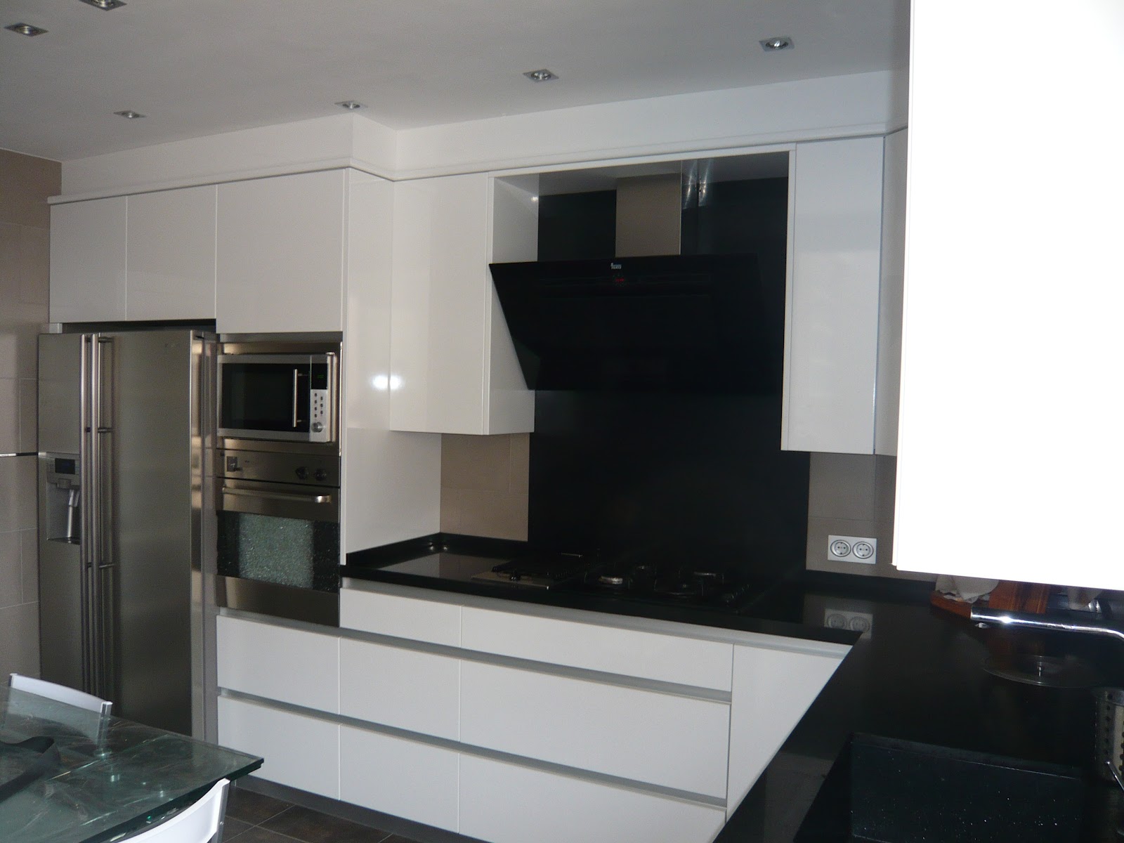 REUSCUINA: Muebles de cocina blanco brillo sin tiradores