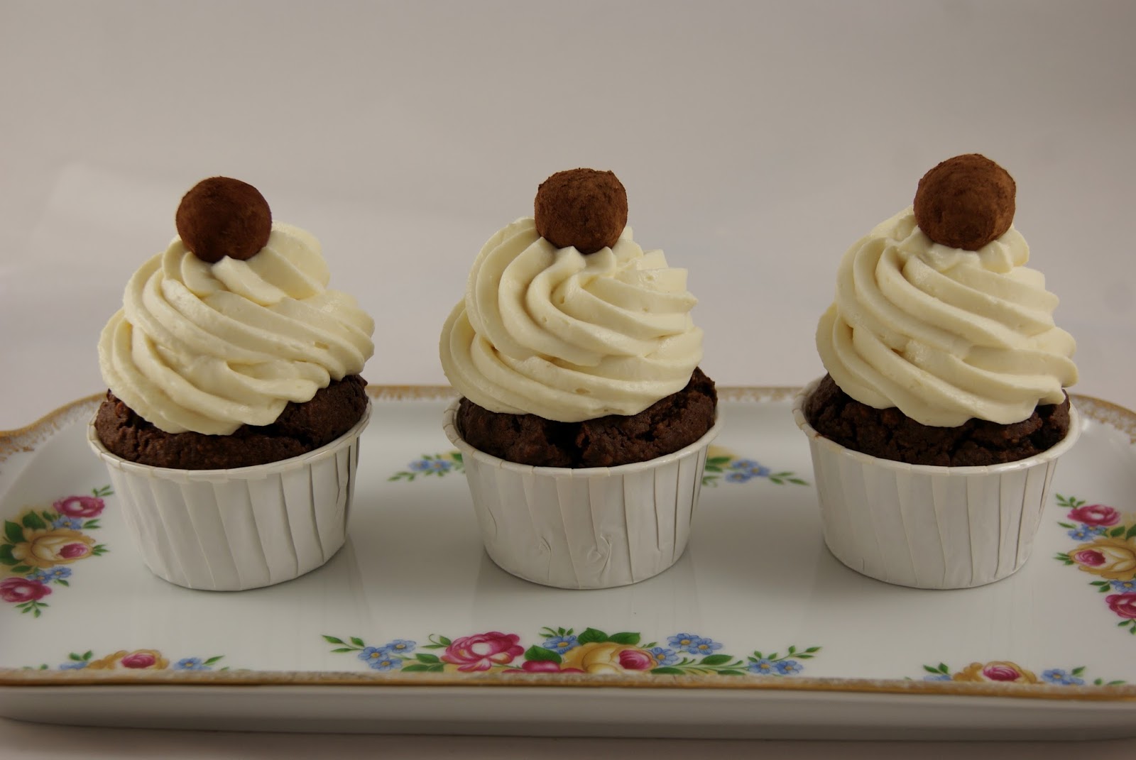 biscuit and buttercream: Marzipan-Brownie-Cupcakes