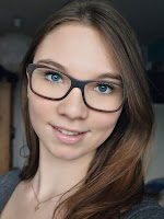 http://www.riverfield-verlag.ch/B%C3%BCcher/Anika%20Oeschger/E.J.%20und%20das%20Drachenmal