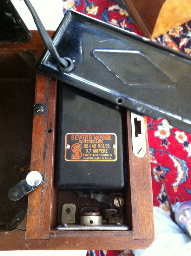 The Vintage Singer Sewing Machine Blog Reader Questions Eric's Knee