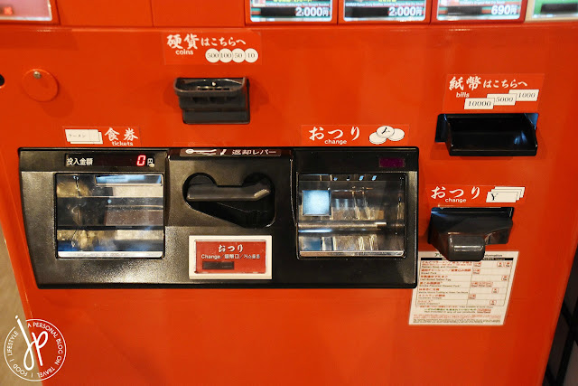 vending machine compartment for money