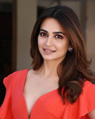 @InstaMag - Kriti Kharbanda to appear along side Ranveer Singh in an ad commercial soon #instamag-was-great-opportunity-to-share-screen-space-with-ranveer-singh-says-kriti-kharbanda