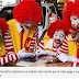 Trabajadores de McDonald's reclaman un salario mínimo de 15 dólares por hora