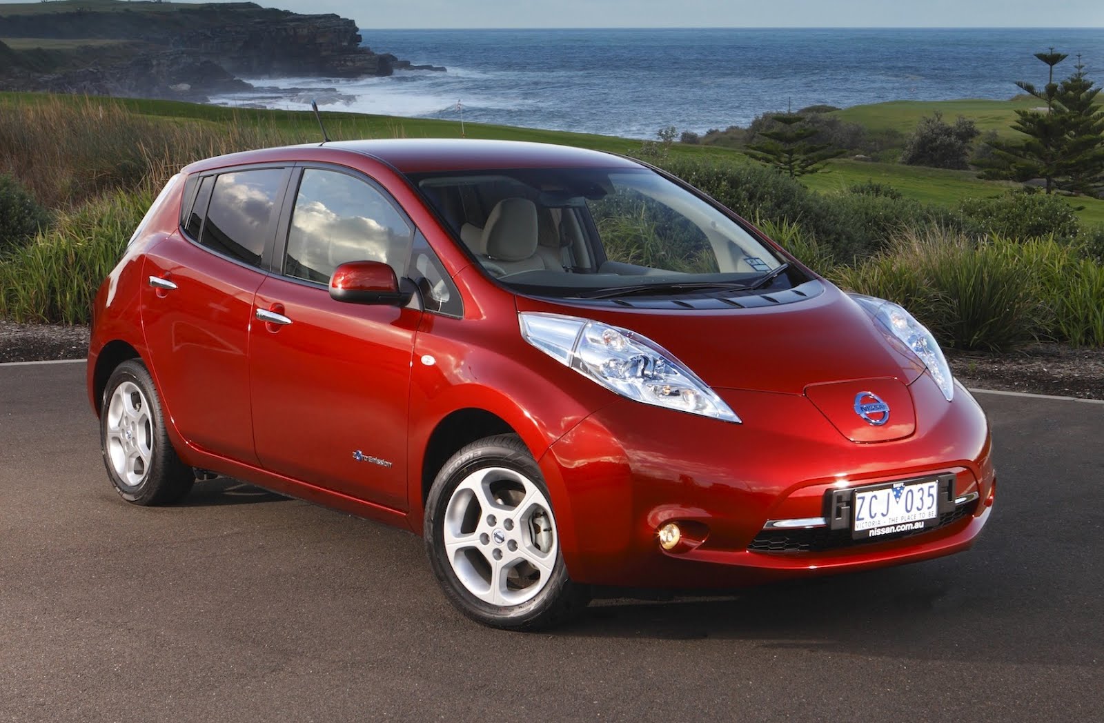 nissan-offers-leaf-discounts-to-spur-sales-electric-vehicle-news