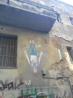 ΑΠΟΚΛΕΙΣΤΙΚΟ ΑΝΟΠΑΙΑ ΑΤΡΑΠΟΣ:ΑΠΟΚΡΥΦIΣΤΙΚΑ ΣΥΜΒΟΛΑ ΚΑΙ ΜΗΝΥΜΑΤΑ ΣΕ ΤΟΙΧΟΥΣ ΤΗΣ ΑΘΗΝΑΣ ΜΕΡΟΣ Ε’