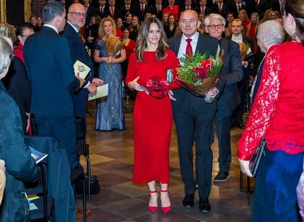 Princess Sofia attended Gålöstiftelsen's 2019 Christmas concert at Stockholm Cathedral. red skirt and red blouse, clutch