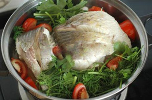 Cách làm món cá hấp bia thơm ngon dịp sum họp cuối tuần Cách làm món cá hấp bia thơm ngon dịp sum họp cuối tuần