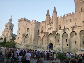 parade rue festival avignon palais