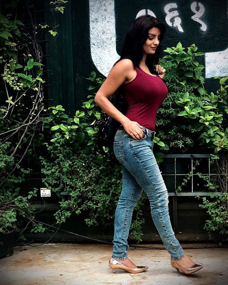 Anveshi Jain Hot Photos, Gandi Baat Season 2 Actress Sexy 31