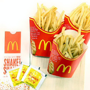 Patatas fritas del McDonald's con salsa de miel y mantequilla