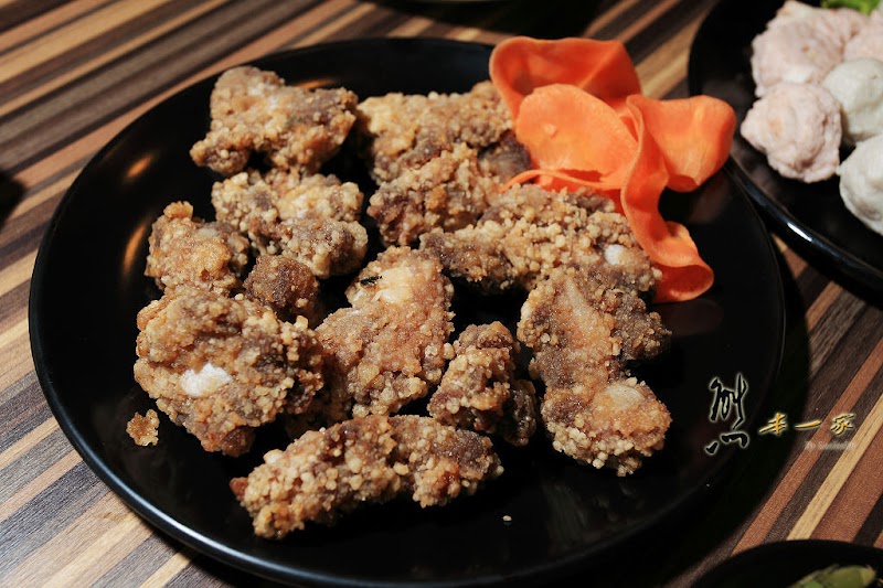勾勾鍋鴛鴦火鍋|台南府前路小吃美食葷食素食餐廳|千頌伊買千送一百|麻辣鴛鴦火鍋